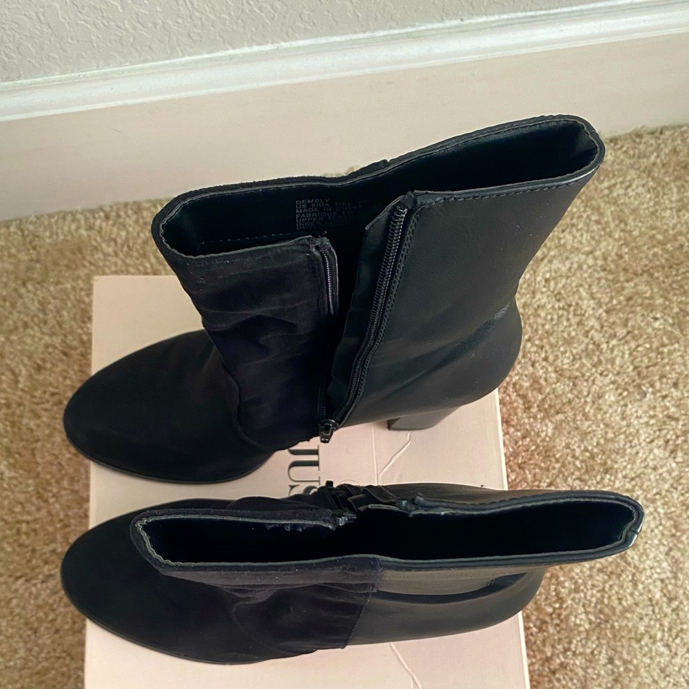 Black boot - Picture 3 of 4